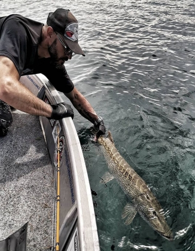 A pesca in barca nei laghi centro Italia