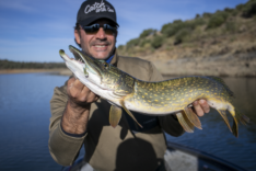 Diego a pesca embalse de la Orellana Extremadura 2021